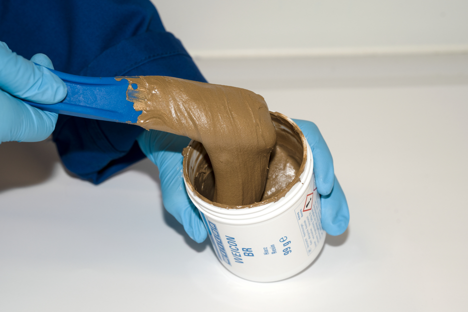 WEICON BR | sistem de rasini epoxidice cu pulbere de bronz pentru reparatii