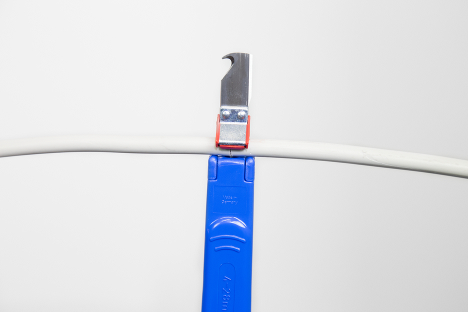 Cutit dezizolat cablu C 4 - 28 | cu lama tip carlig si capac de protectie, interval de lucru  4 - 28 mm Ø