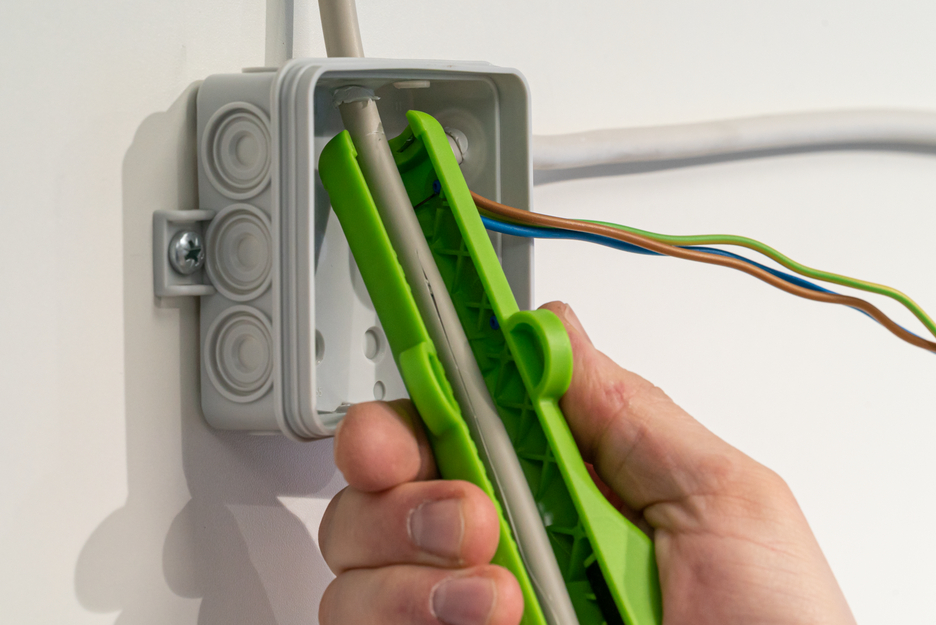 Cuțit dezizolat cabluri rotunde nr. 13 Green Line (gama verde) | pentru inlaturarea mantalei si dezizolarea tuturor cablurilor rotunde uzuale,  interval de lucru  6,0 -13,0 mm Ø