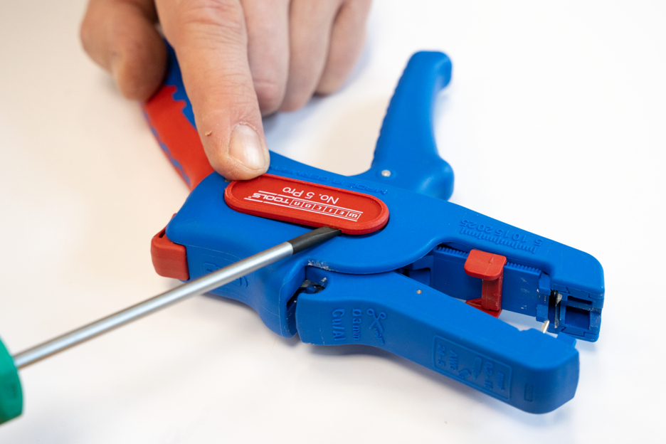 Clește dezizolator No. 5 Pro LED Set