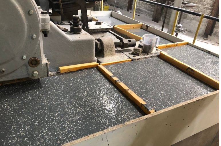 Placă de pardoseală umplută