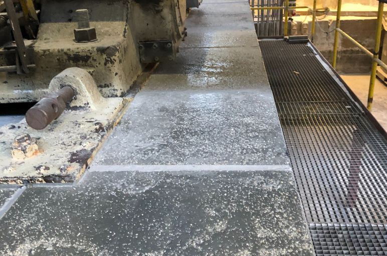 Placă de pardoseală reparată