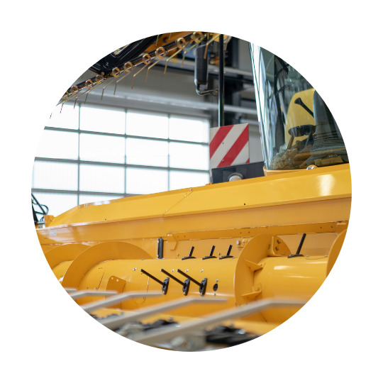 Parte a unei combine agricole galbene