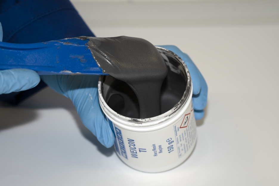 WEICON TI | sistem de rasini epoxidice cu pulbere de titan pentru reparatii