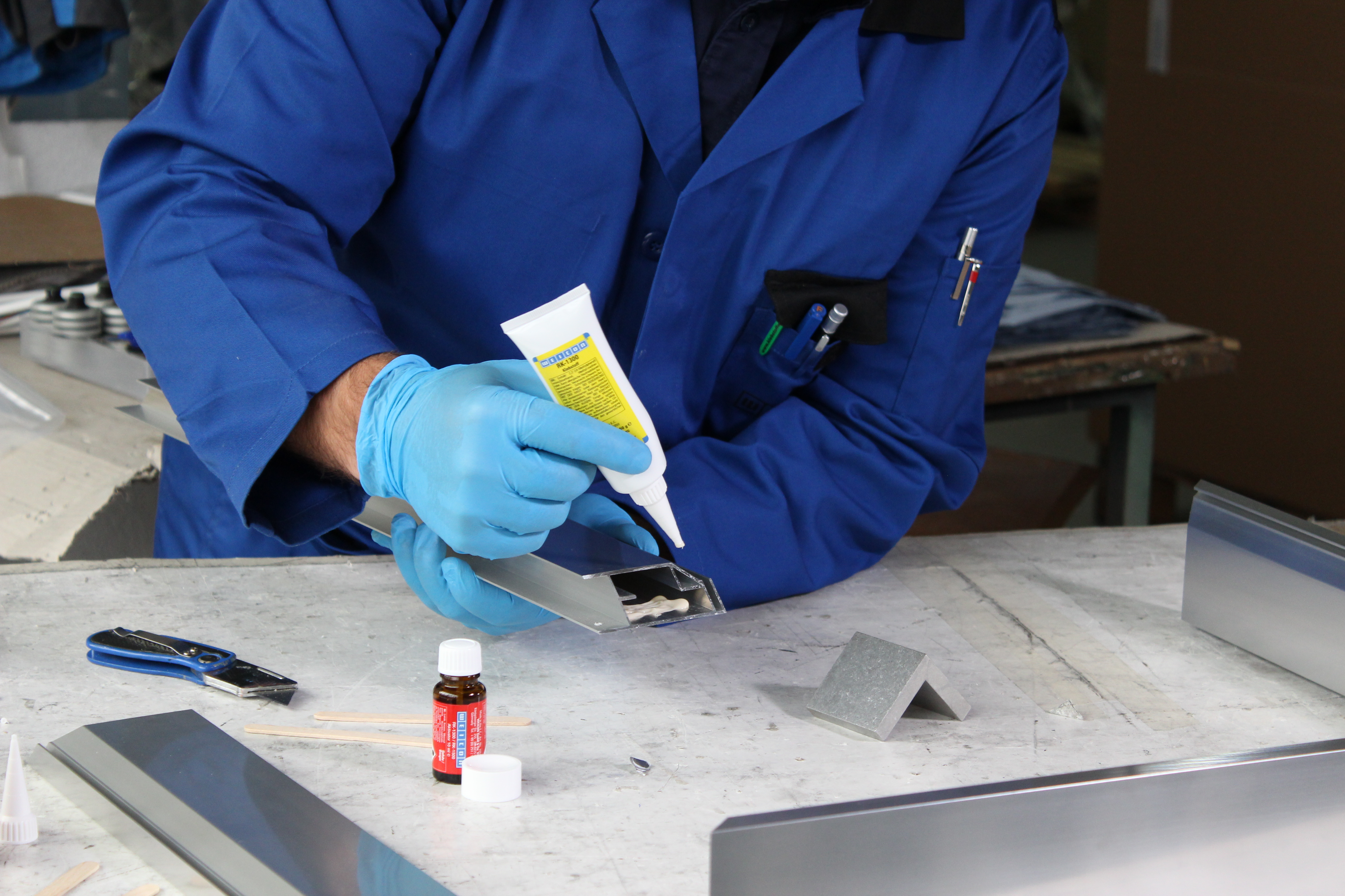 Adeziv rapid cu aluminiu | Adeziv metalic lichid pe bază de rășină epoxidică