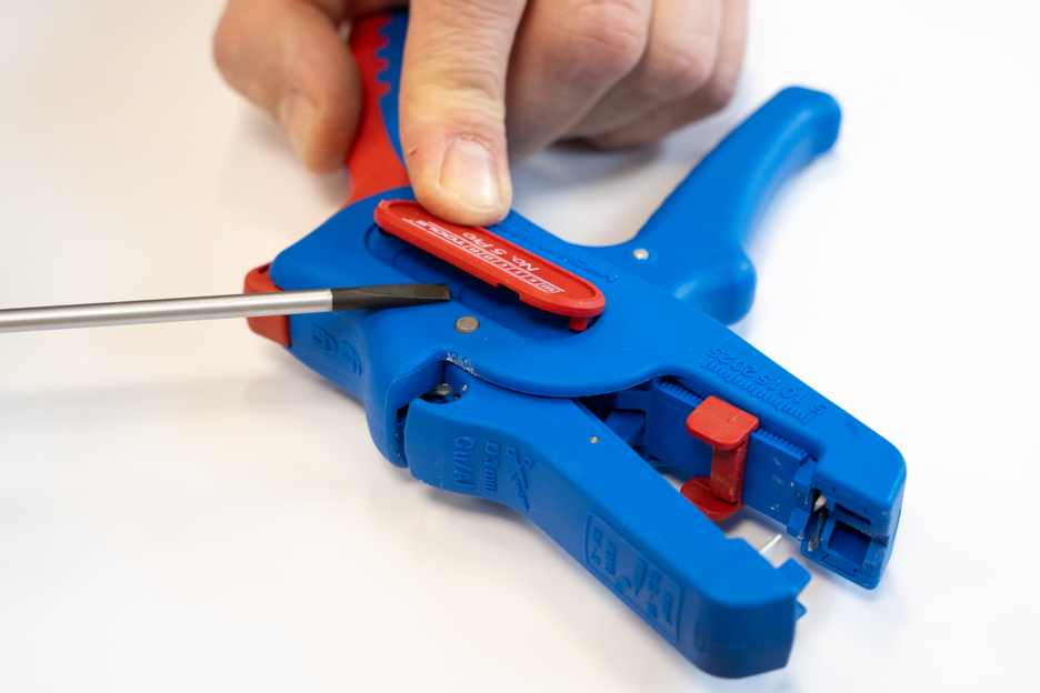 Clește dezizolator No. 5 Pro LED Set