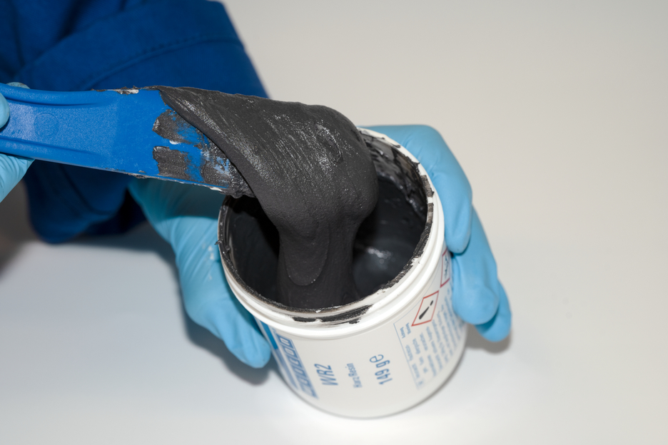 WEICON WR2 | sisteme de rasini epoxidice cu pulbere minerala pentru reparatii si umplere interstitii