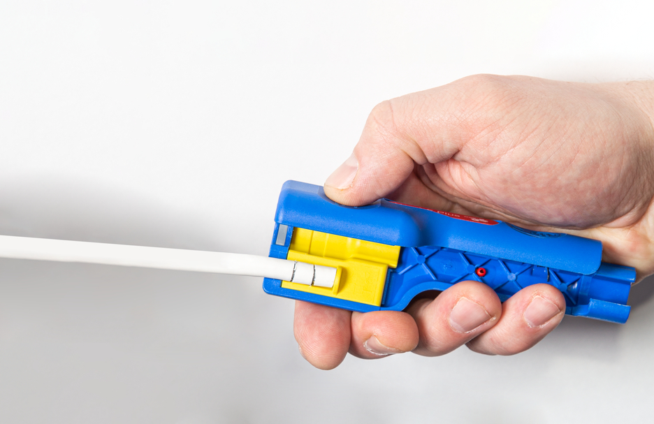 Dezizolator coaxial No. 1 F Plus (6,5 / 6.5 mm) | pentru inlaturarea mantalei si dezizolarea cablurilor coaxiale, inclusiv asistenta la dezrasucire