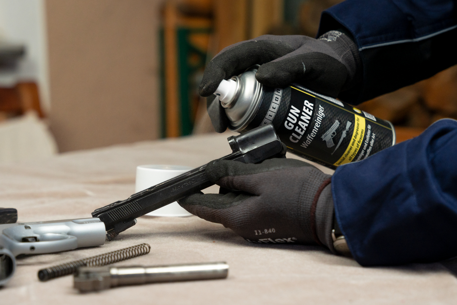 Spray de curățare arme WEICON | Soluție de curățare și degresare specială pentru toate tipurile de arme de foc