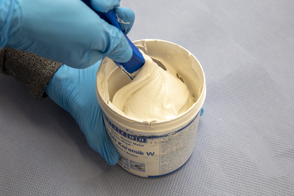 WEICON Ceramic W | sistem de rasini epoxidice cu pulbere minerala pentru acoperiri de protectie impotriva coroziunii