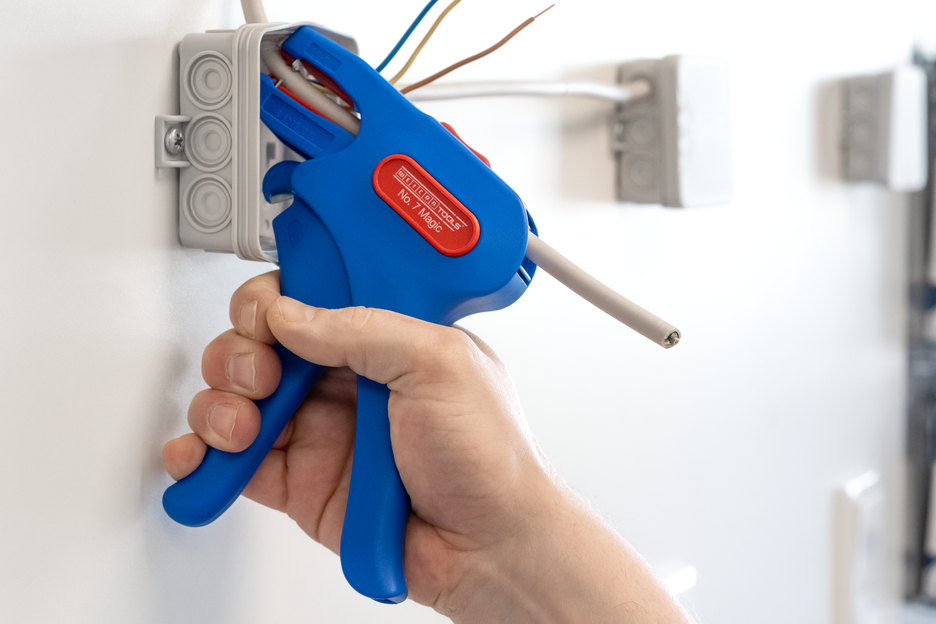 Cleste de dezizolare Nr.7 Magic | pentru dezizolare si inlaturare manta, interval de lucru pentru cabluri flexibile 0,5 - 16,0 mm² / pentru cabluri solide 0,5 - 10,0 mm²
