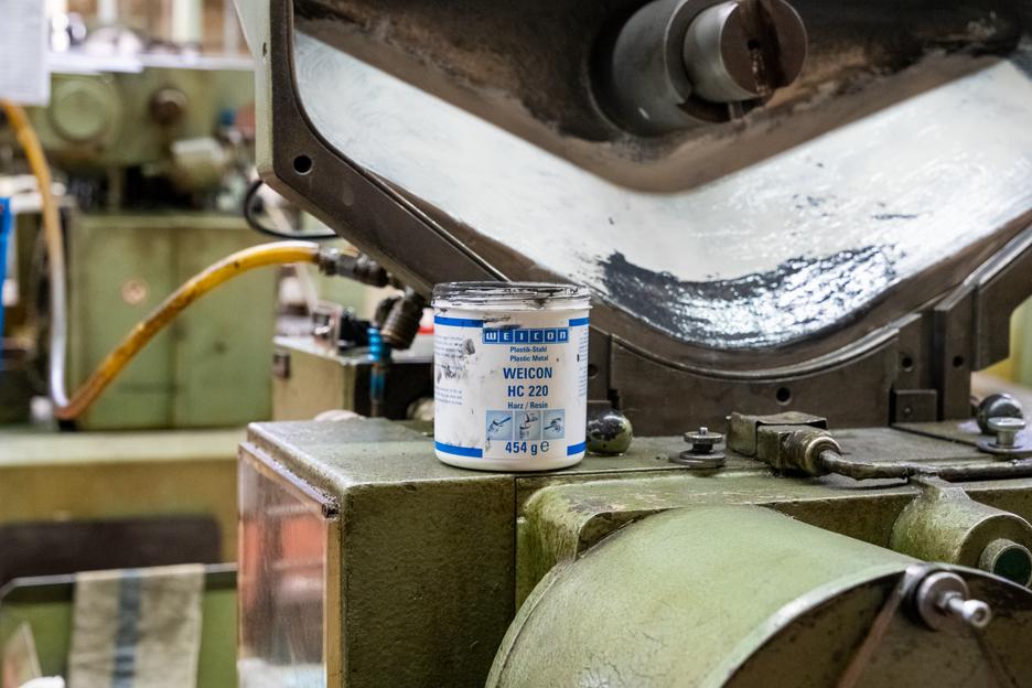 WEICON Ceramic HC 220 | sistem de rasini epoxidice cu pulbere ceramica si rezistenta la temperaturi inalte si la uzura
