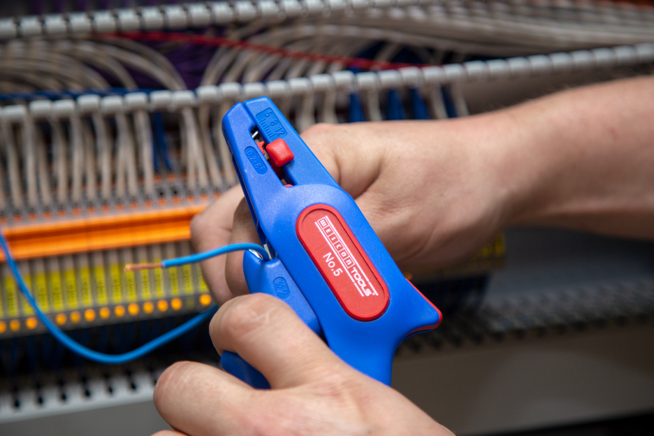 Set instalatii electrice  nr. 4 | set instalatii din doua piese include cleste dezizolator si dezizolator coaxial