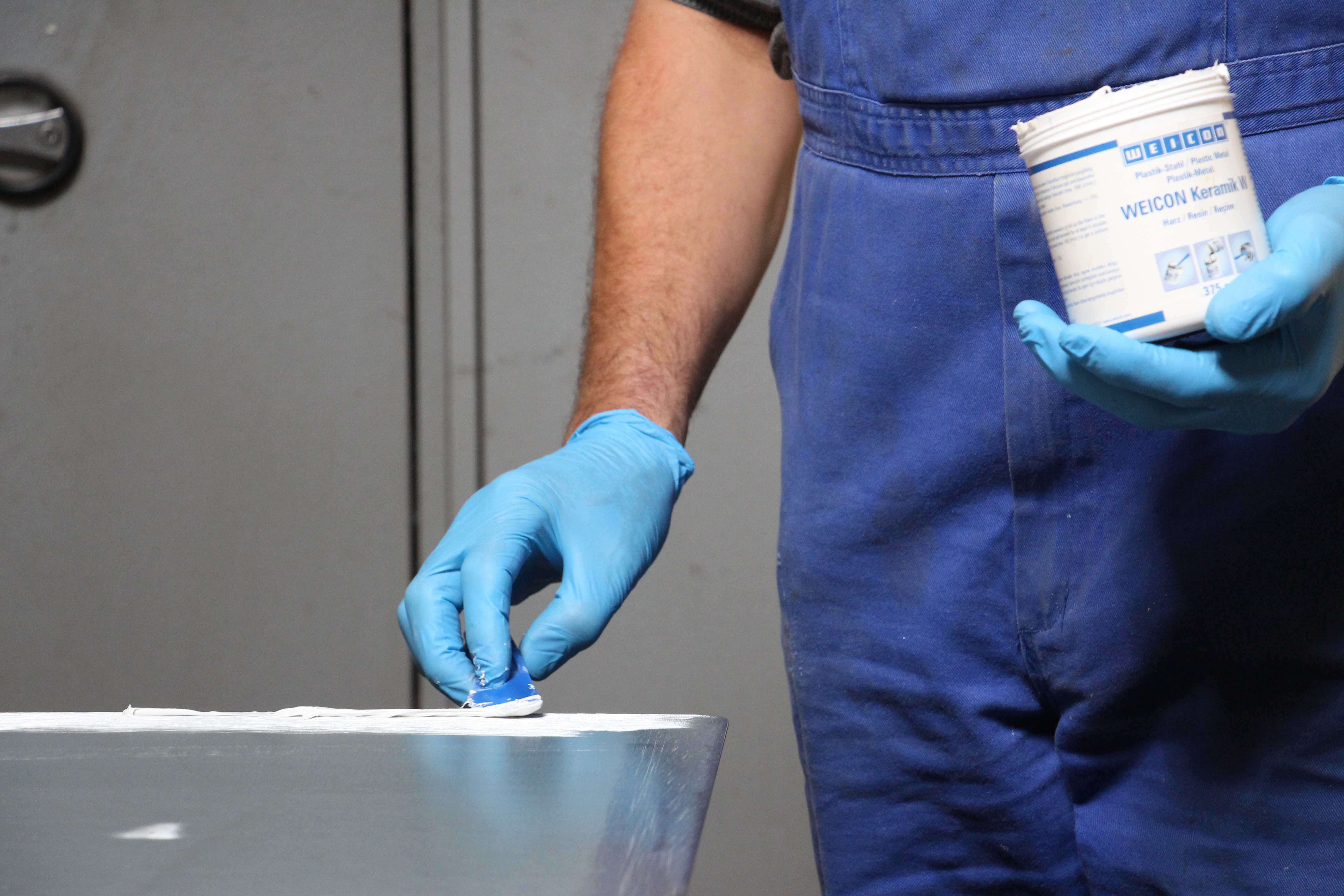 WEICON Ceramic W | sistem de rasini epoxidice cu pulbere minerala pentru acoperiri de protectie impotriva coroziunii