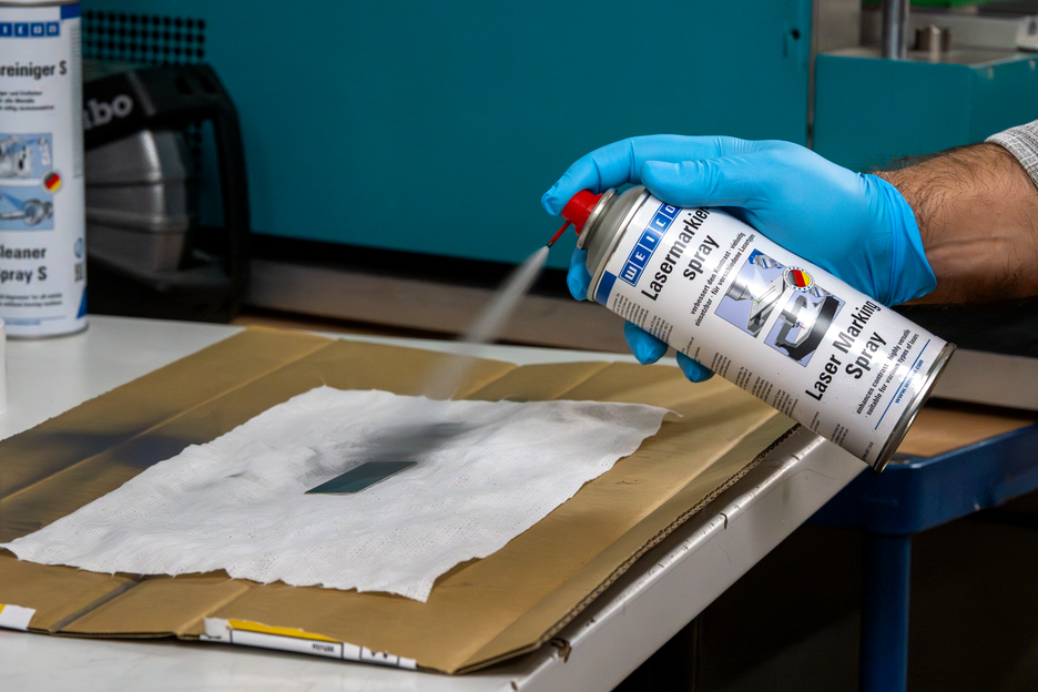 Spray de marcare gravură cu laser WEICON | Spray special pentru îmbunătățirea contrastului în gravurile cu laser