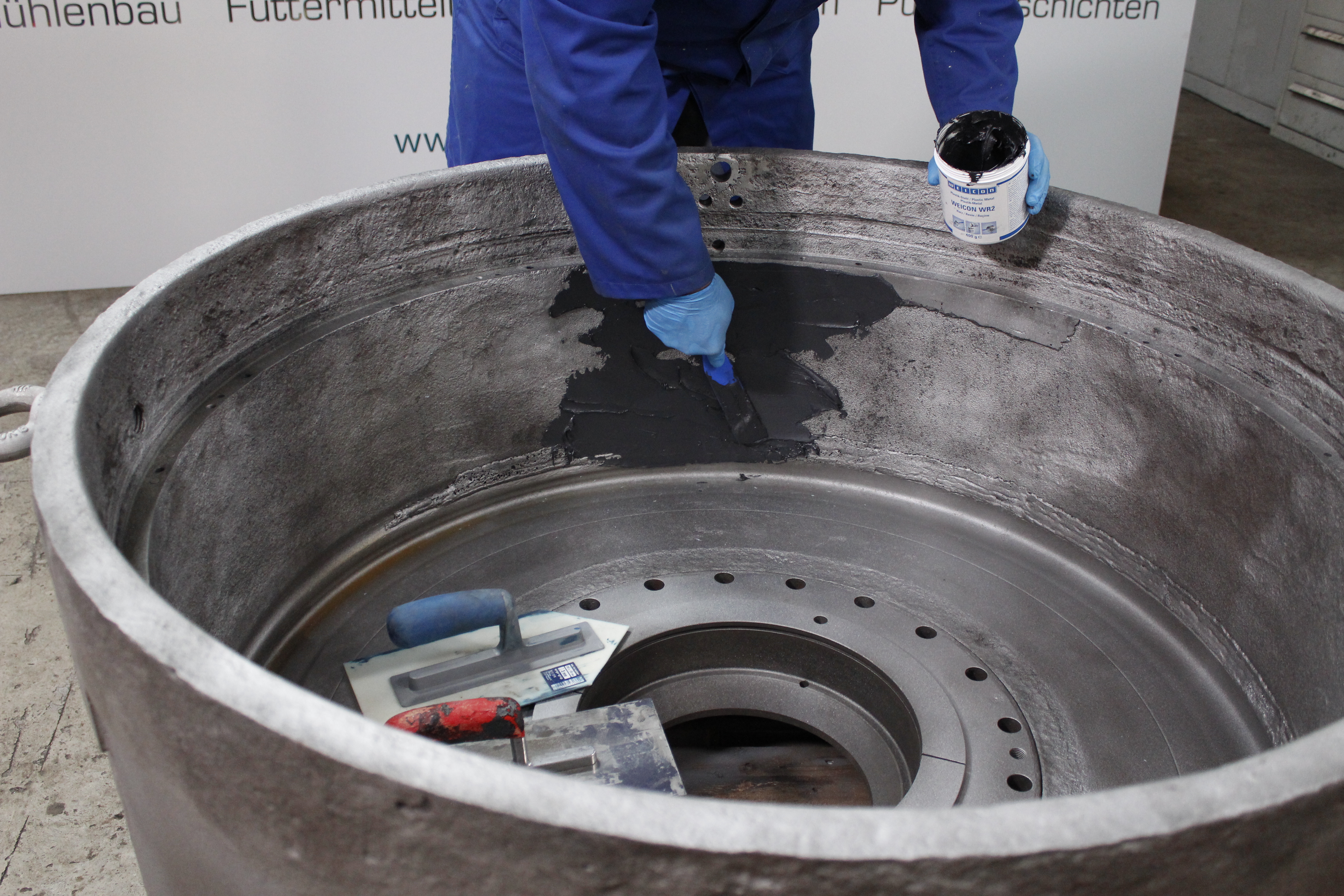 WEICON WR2 | sisteme de rasini epoxidice cu pulbere minerala pentru reparatii si umplere interstitii