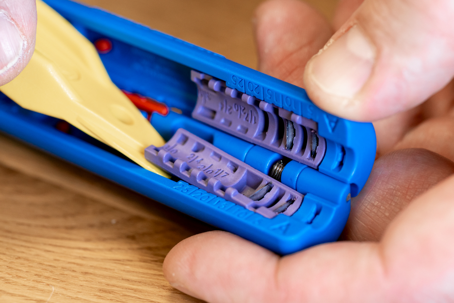 Dezizolator Profibus nr. 2 | Unealta de dezizolat pentru cabluri de date de ex. cabluri Profibus ecranate