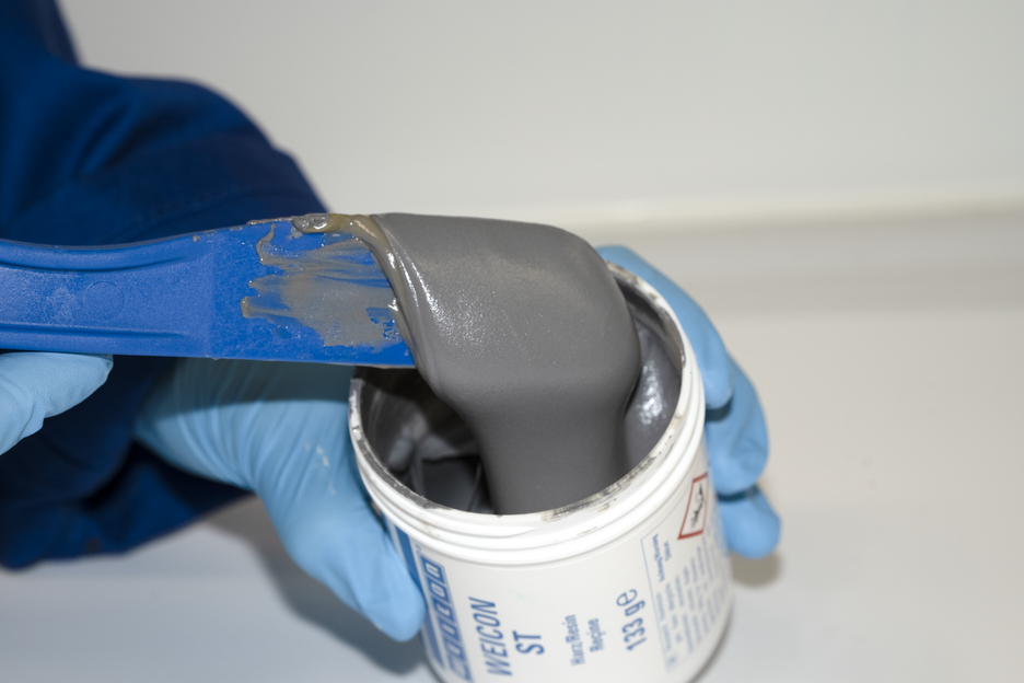 WEICON ST | sistem de rasini epoxidice cu pulbere metalica pentru reparatii si matrite