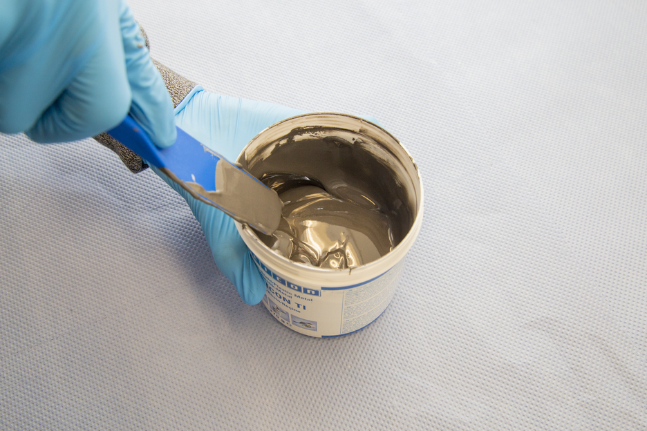 WEICON TI | sistem de rasini epoxidice cu pulbere de titan pentru reparatii