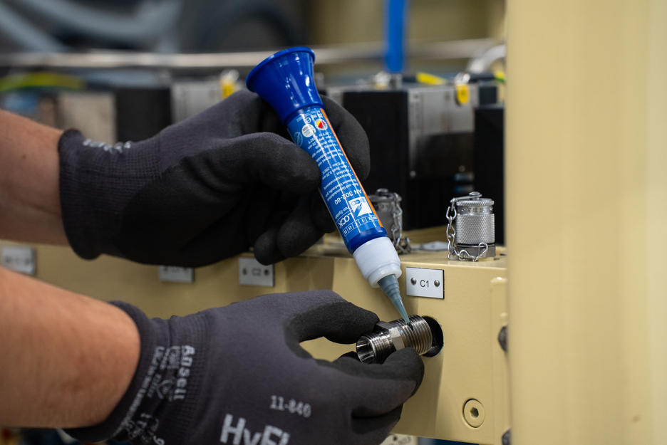 Etansant pentru tevi si flanse  AN 302-80 | pentru materiale pasive, rezistenta inalta