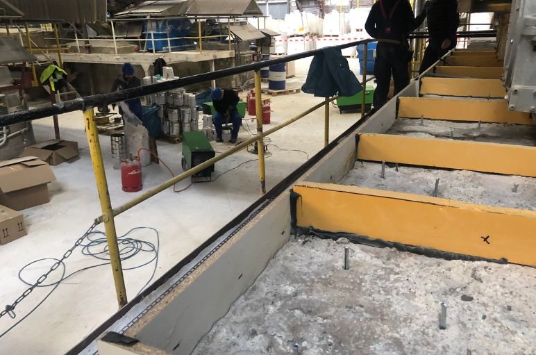 Placa de pardoseală este pregătită cu grinzi de lemn