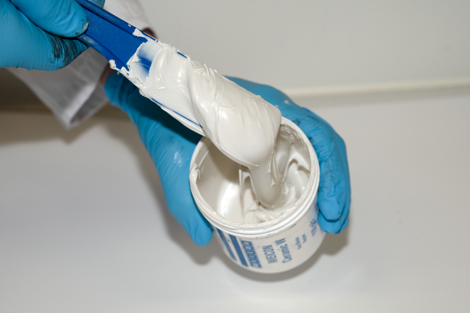 WEICON Ceramic W | sistem de rasini epoxidice cu pulbere minerala pentru acoperiri de protectie impotriva coroziunii